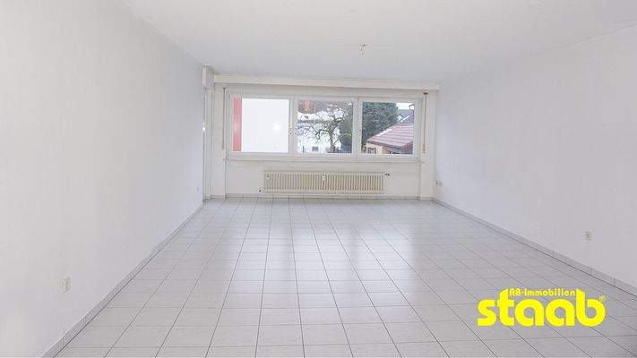 geräumiges Wohn-Esszimmer mit Balkonzugang!