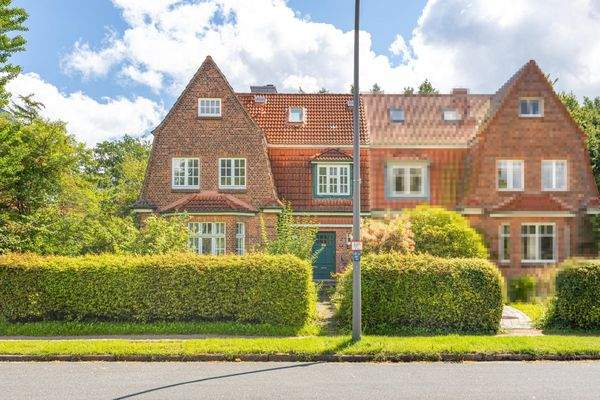 Außenansicht / Front/Straßenseite