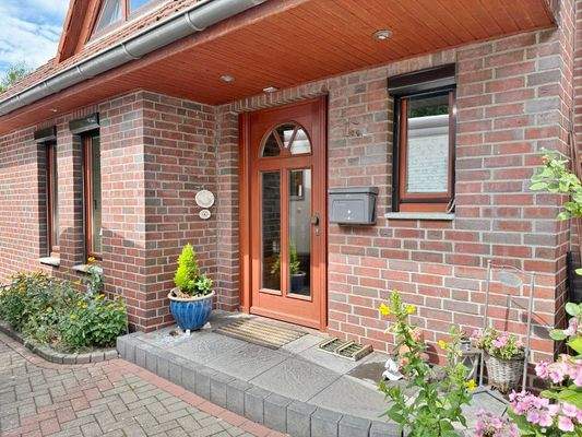 2. Haus (rückwärtig)  / überdachter Hauseingang