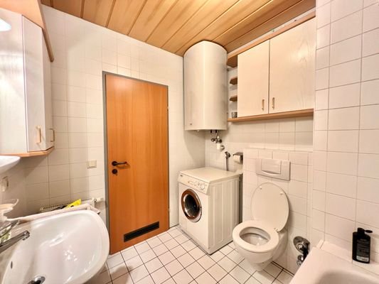 Badezimmer mit Waschmaschinenanschluss