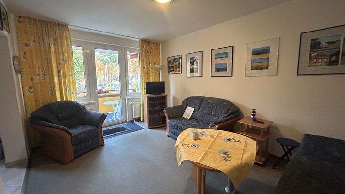 Wohnzimmer mit Balkon