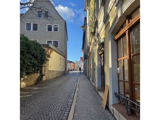 Gasse mit Blick auf den Herderplatz.jpg