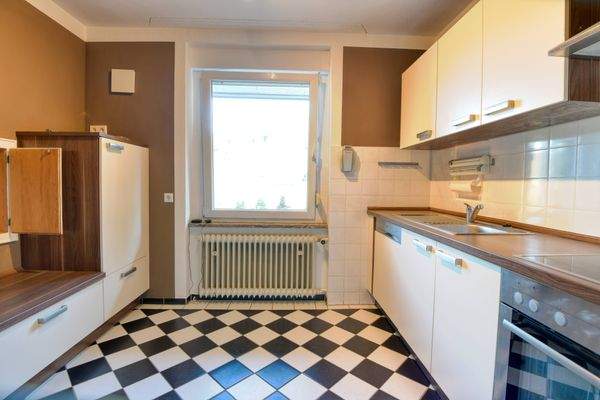 Küche_mitDurchreiche_EG