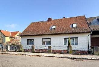 Straßenansicht vom Haus