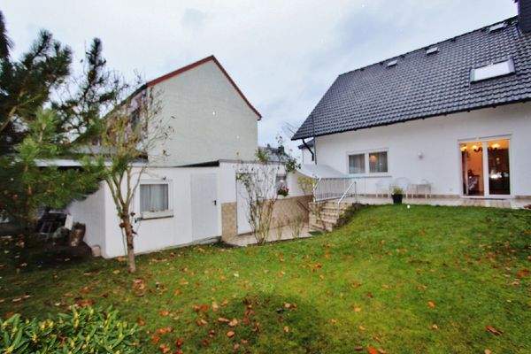 Garage + Geräteschuppen