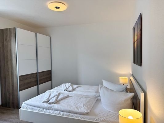 Schlafzimmer 1