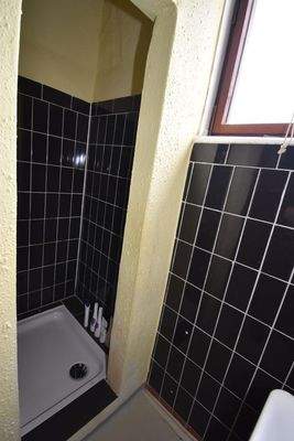27 Dusche OG.JPG