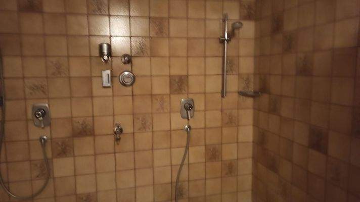 Dusche im Fitnessraum