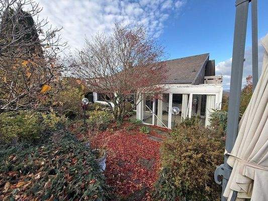 Hausrückansicht mit Wintergarten