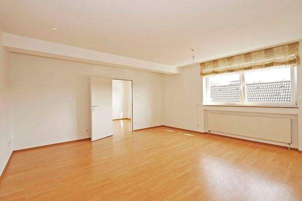 Großes Wohnzimmer mit viel Platz