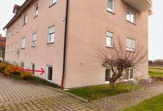 Vorder und Giebelansicht Haus