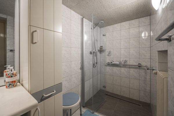 mit ebenerdiger Dusche