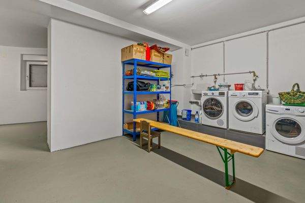 Waschraum im Vorraum im Souterrain