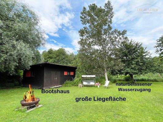 Liegefläche mit Bootshaus und Wasserzugang