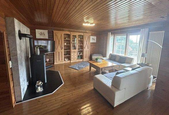 EG Wohnzimmer mit Pelettkaminofen