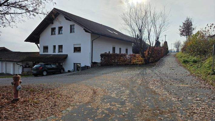 Außenansicht mit Eingang