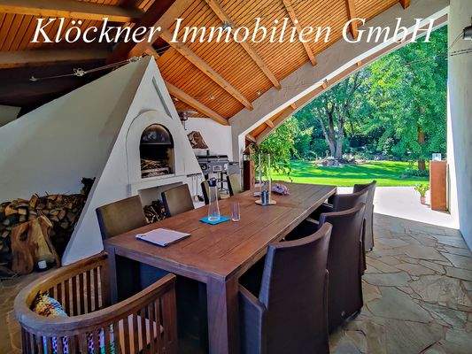 Überdachter Grillplatz