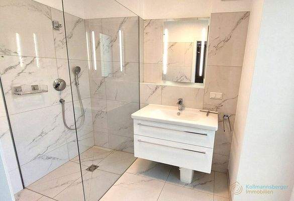 das Tageslichtbad mit französischem Balkon