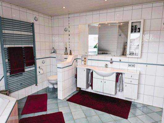 OG-Bad Waschtisch und WC