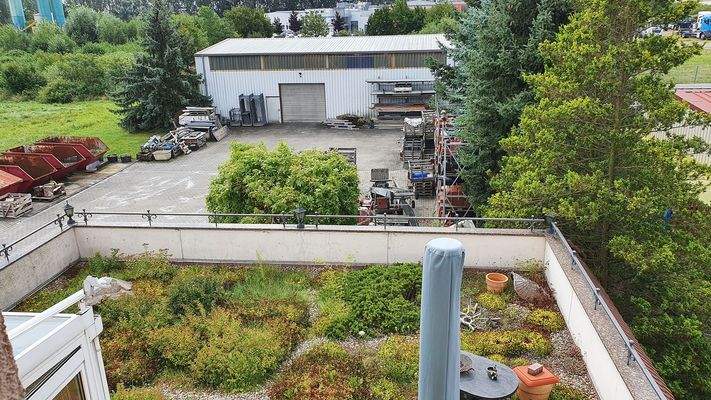Terrasse und Hof.jpg