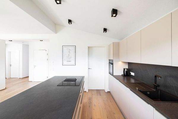 Küche mit Speisekammer