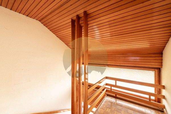 haus-baden-baden-neuweier-wolf-immobilien-treppenhaus