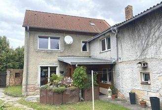 Hof und Nebengebäude