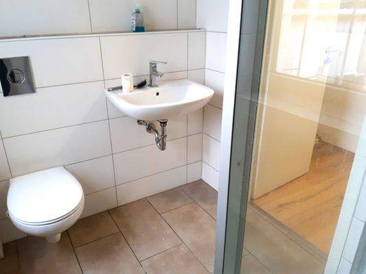 Badezimmer mit Dusche