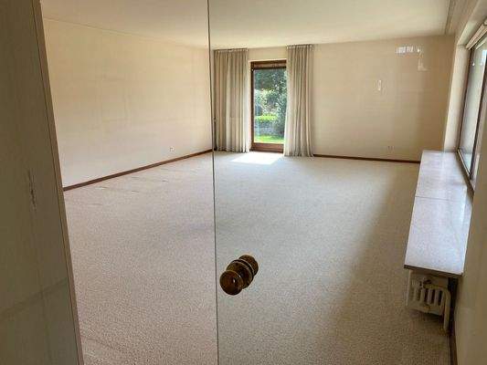 WOHNZIMMER MIT GLASELEMENT