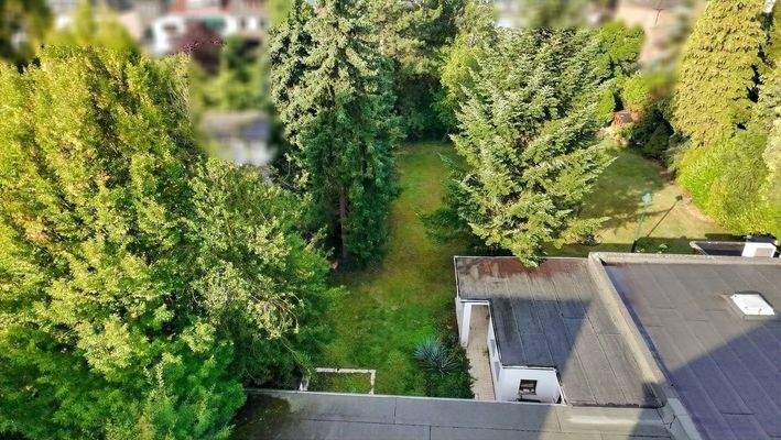 Großes Gartengrundstück mit Gartenhaus (Drohnenfoto)