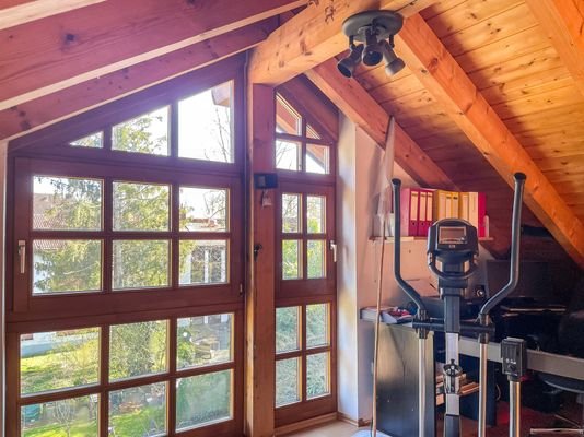 Studio mit Sichtdachstuhl