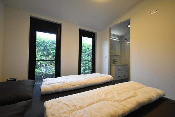 ferienhaus-kaufen-herkingen-schlafzimmer-boxspring-2025.webp002