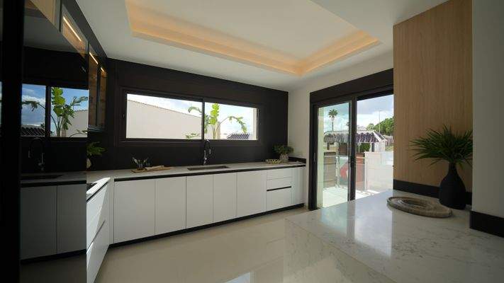 Küche mit Terrassenausgang