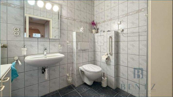 Badezimmer mit Dusche 