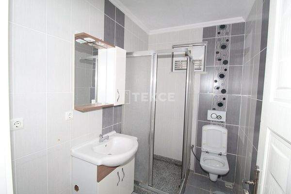 1-Bedroom Apartment Near Metrobus in İstanbul Esenyurt