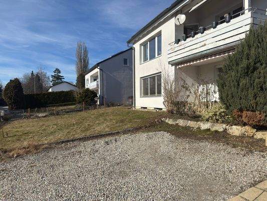 Vorderer Garten / Einfahrt