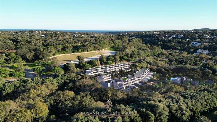 Exklusiv in grüner Hanglage