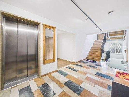 Aufzug - Treppenhaus