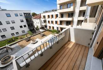 Westbalkon mit Blick in den Innenhof