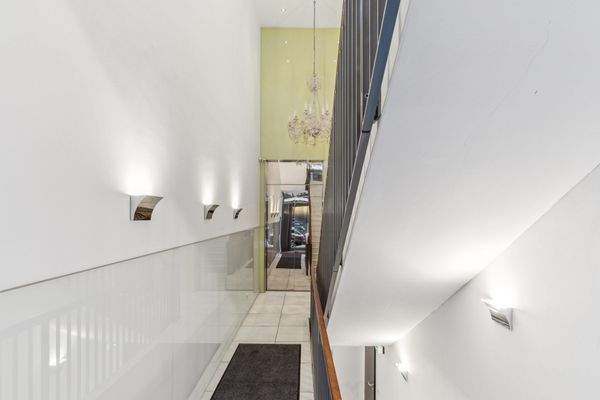 Treppenhaus und Fahrstuhlvorraum 