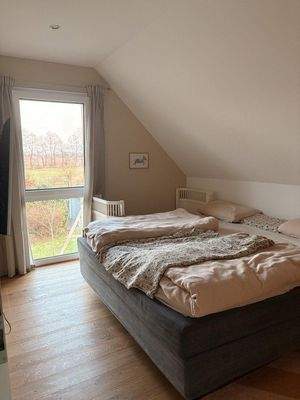 Elternschlafzimmer zum Garten