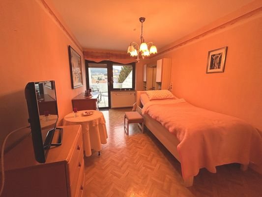 Schlafzimmer mit Balkon (Obergeschoss)