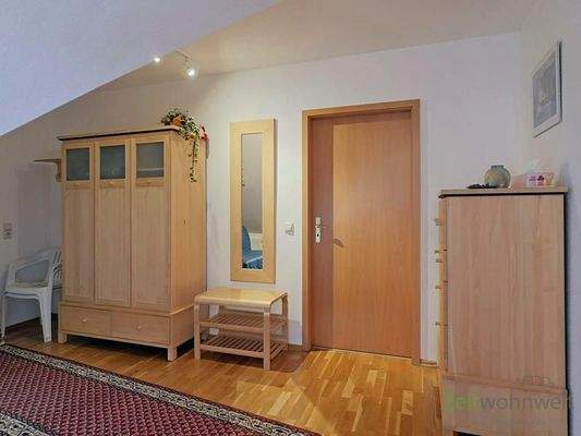 Wohnungsflur mit Schränken