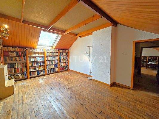 Gegenseite des großen Raums mit Zugang zum Flur