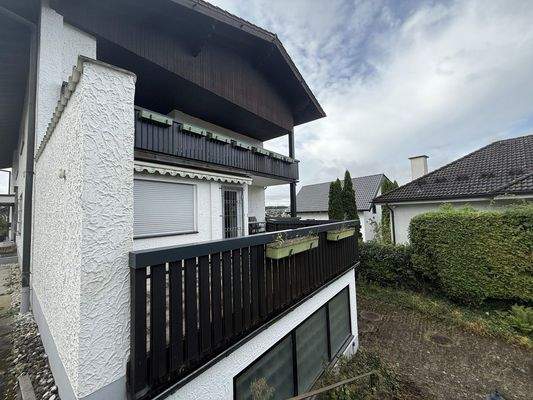 Seitenansicht mit Balkonen