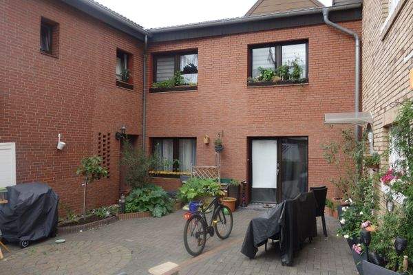 Haus 1 Innenhofseite (4).JPG