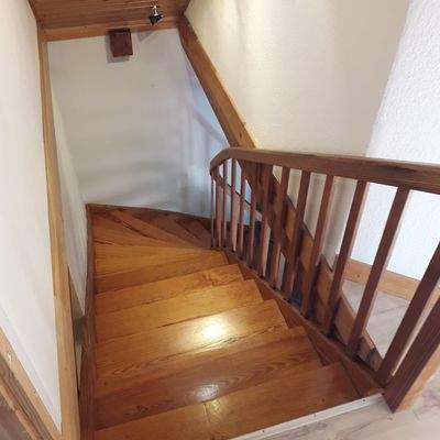 Treppe rauf und Blick nach unten