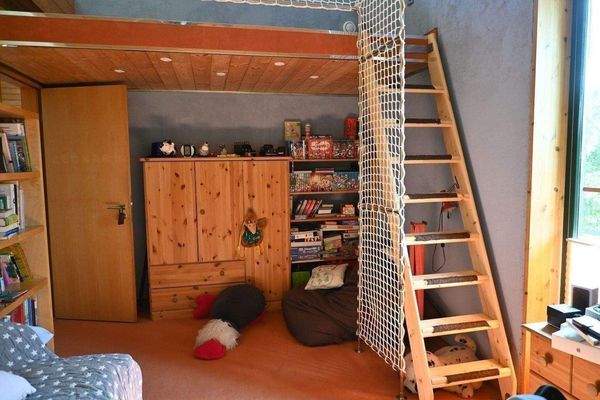 Kinderzimmer mit Hochbett.JPG