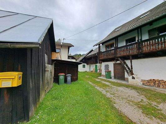 Gasse, die das Dorf verbindet.jpg