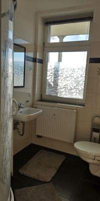Bad mit Fenster.jpg
